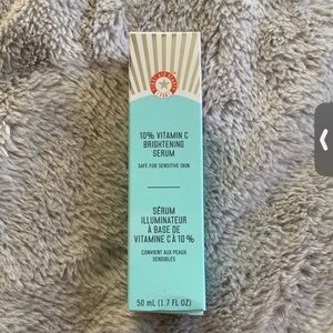 First aid beauty 10% vitamin c brightening serum